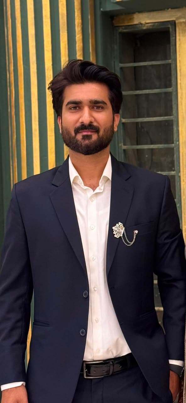 Portrait of Usama Tahir, the developer behind DevBite